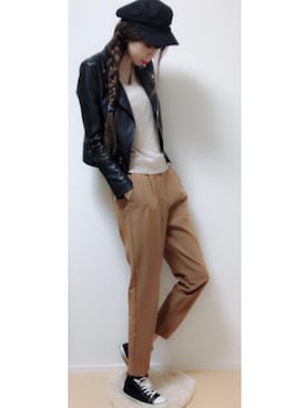 「UNIQLO（ユニクロ）のWOMEN エクストラファインメリノVネックセーター（長袖）（ニット/セーター、ベージュ系）」を使った、桧山えり梛さん（レディース・175cm）の秋コーディネート