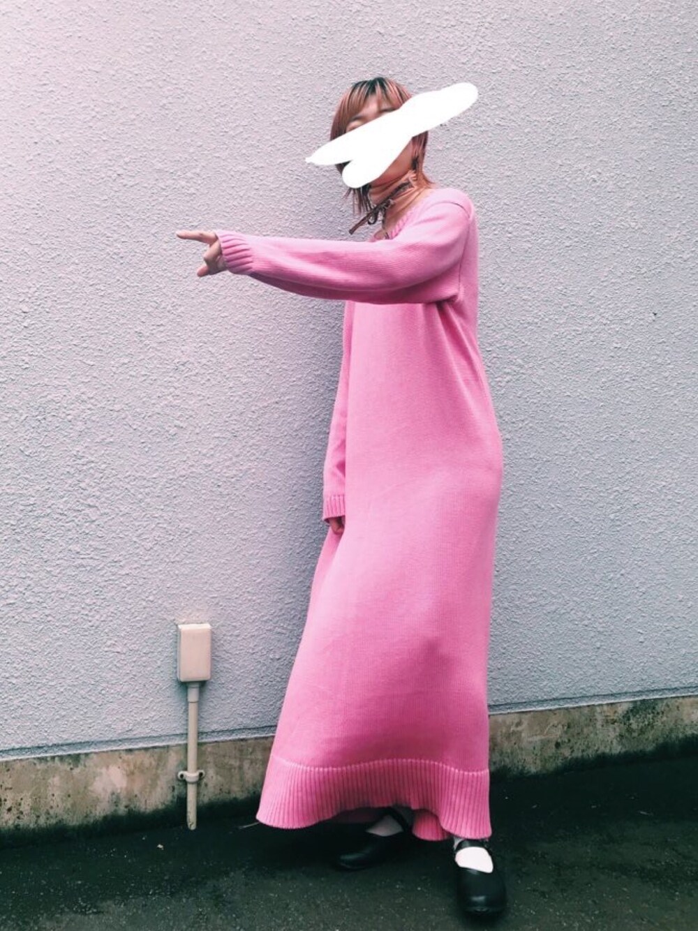 「春ワンピース、ピンクニット、ピンクワンピ、ワンストラップシューズ、ガーデニングシューズ、チョーカー」｜「ZARAのアイテム（ワンピース、ピンク系）」を使った、Chinkkarinさん（レディース・165cm）の春コーディネートの1枚目の写真