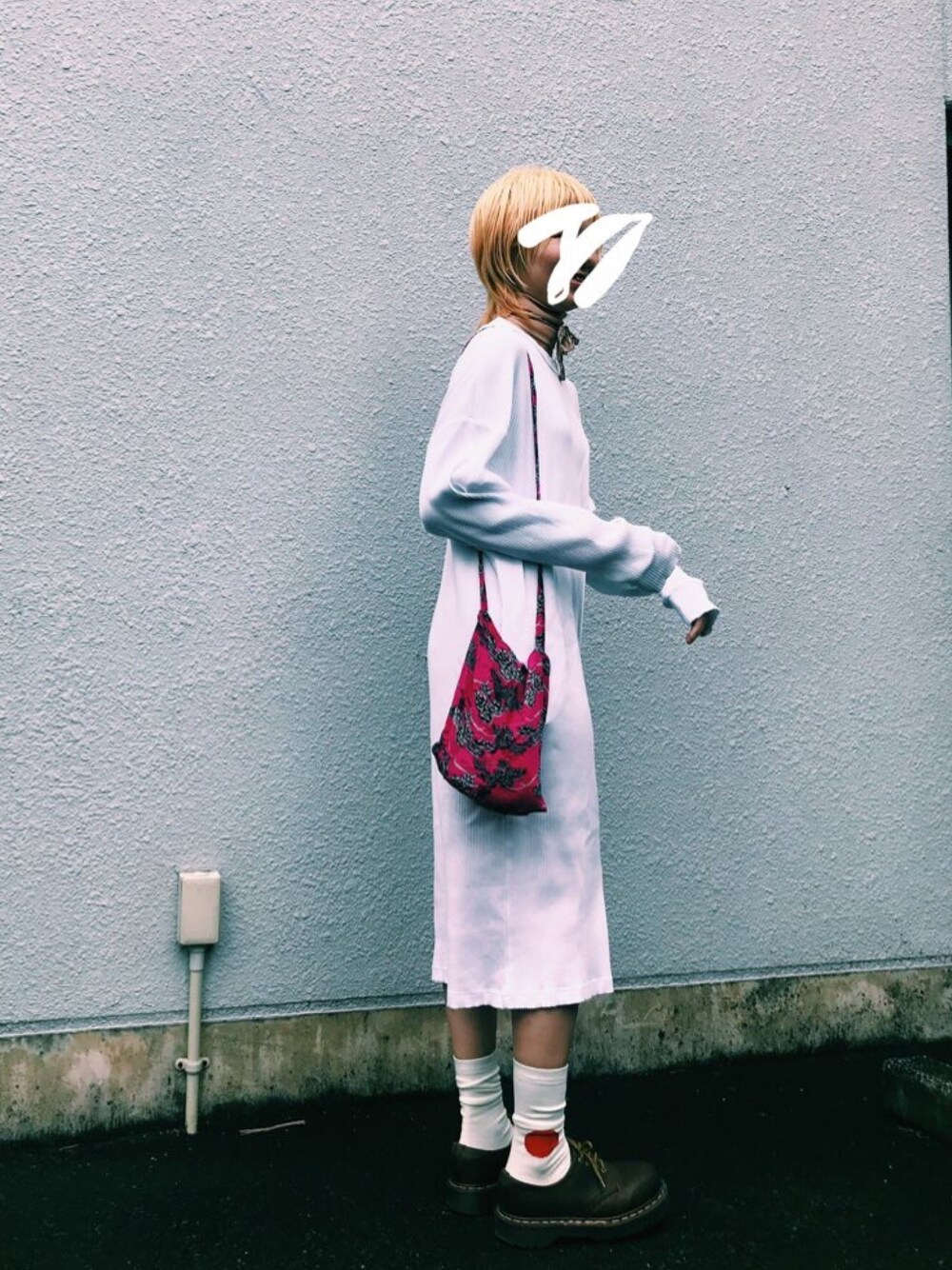 「靴下コーデ、Dr.Martens、Josie、ikumi、LOTUS」｜「IKUMIのアイテム（ワンピース/ドレス、ホワイト系）」を使った、Chinkkarinさん（レディース・165cm）の春コーディネートの1枚目の写真