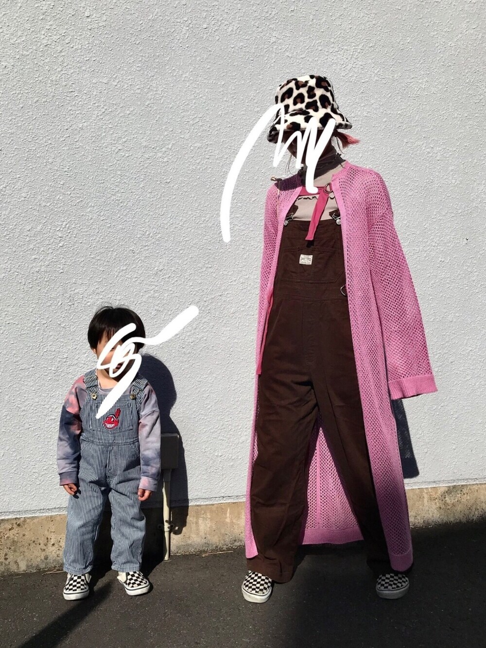 「Littlesuzie、オーバーオール、リンクコーデ、2歳男の子、休日スタイル、バケットハット、レオパード、シースルー」｜「little $uzieのアイテム（ワンピース/ドレス、ピンク系）」を使った、Chinkkarinさん（レディース・165cm）の冬コーディネートの1枚目の写真