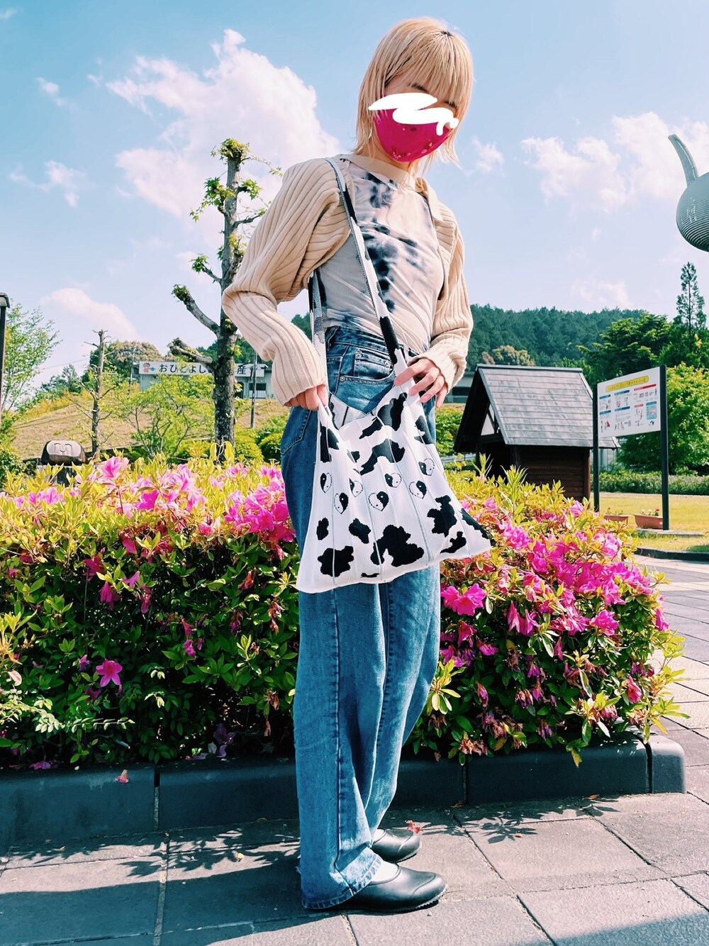 「シースルートップス、ガーデニングシューズ、インヤン、maisonspecial、knt365」｜「ZARAのアイテム（Tシャツ/カットソー、ホワイト系）」を使った、Chinkkarinさん（レディース・165cm）の春コーディネートの1枚目の写真