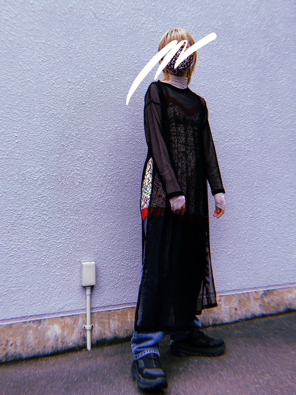 「Josie、UGGスニーカー、シースルートップス、キャミワンピ、大森企画」｜「AS as know asのアイテム（ワンピース、ブラック系）」を使った、Chinkkarinさん（レディース・165cm）の春コーディネートの1枚目の写真