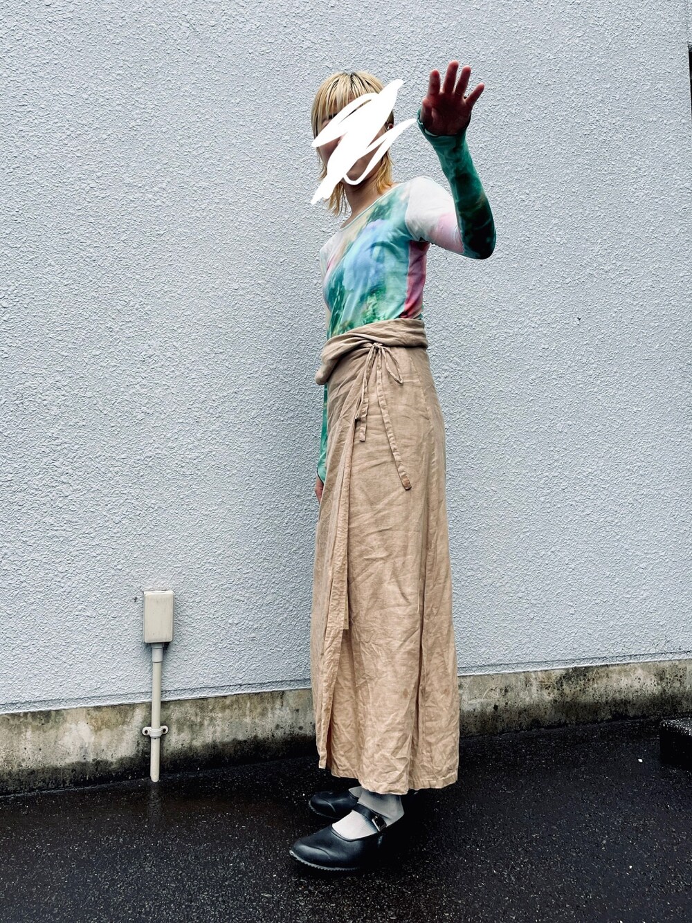 「ガーデニングシューズ、Littlesuzie、maisonspecial」｜「MAISON SPECIALの【Chara×Takako Noel×MAISON SPECIAL】フォトプリントシアートップ【MAISON SPECIAL/メゾンスペシャル】（Tシャツ/カットソー、その他）」を使った、Chinkkarinさん（レディース・165cm）の春コーディネートの1枚目の写真