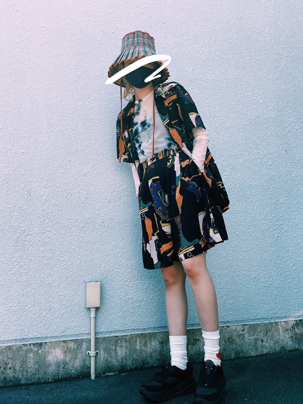 「lornamurray、ローナマーレイ、セットアップ、半袖セットアップ、これが私をアゲる服」｜「Lorna Murrayのアイテム（ハット、オレンジ系）」を使った、Chinkkarinさん（レディース・165cm）の春コーディネートの1枚目の写真