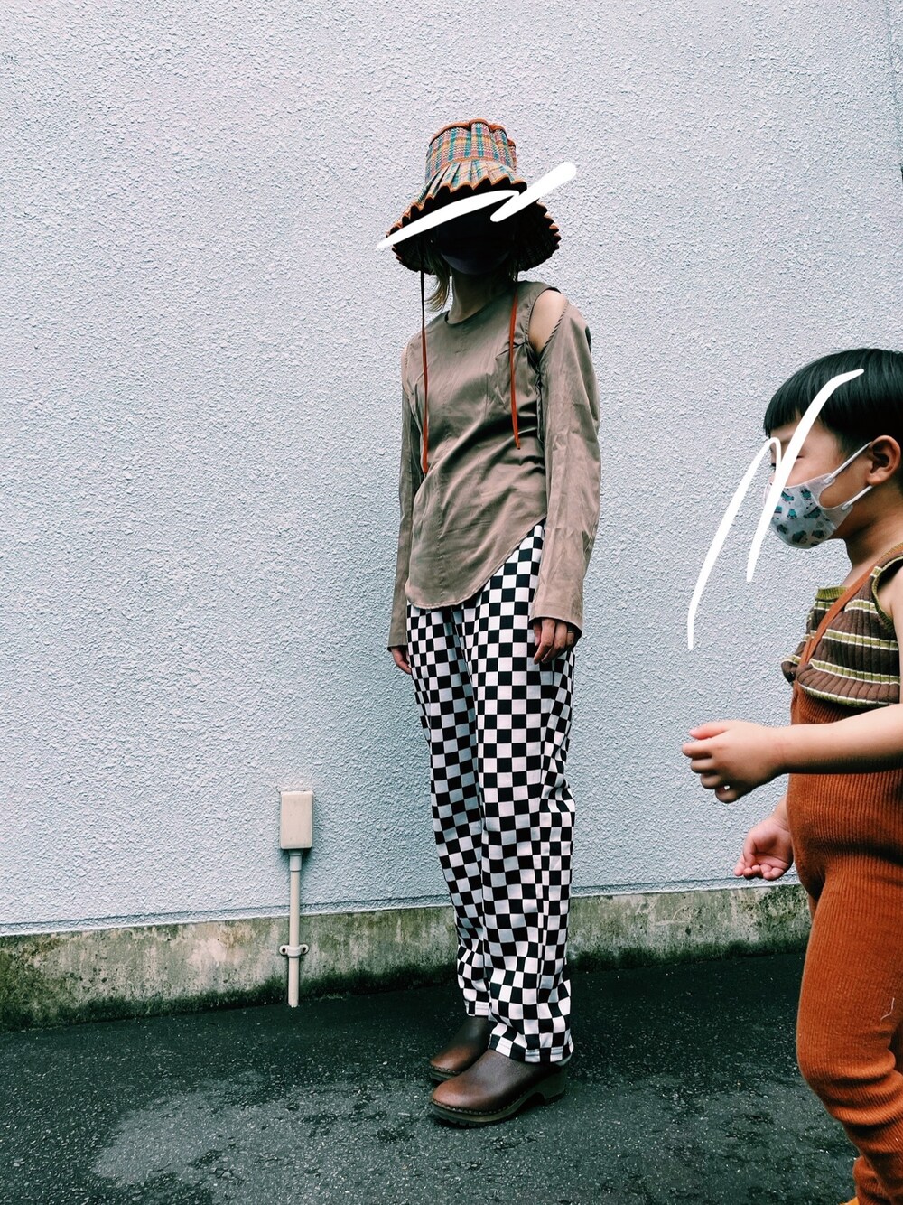 「ローナマーレイ、lornamurray、maisonspecial、アームウォーマー、sillysilas」｜「Lorna Murrayのアイテム（ハット、オレンジ系）」を使った、Chinkkarinさん（レディース・165cm）の夏コーディネートの1枚目の写真
