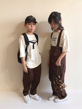 「ブラウンパンツ」｜「アイテム（キャップ）」を使った、R♡Sさん（キッズ・135cm）の秋コーディネート