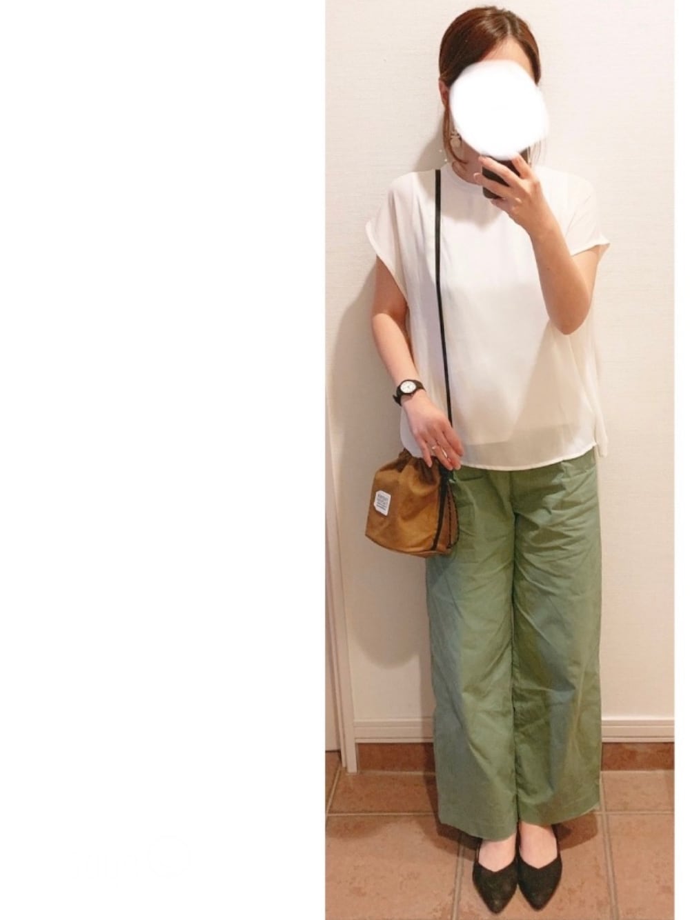 「きれいめカジュアル、シンプル、ペタンコ靴、ワイドパンツ、ショルダーバッグ」｜「FREDRIK PACKERSのFREDRIK PACKERS×FREAK'S STORE/フレドリックパッカーズ 　別注 DUCK CANDY SHOULDER/ダックキャンディーショルダー(巾着バッグ／サコッシュ)（ショルダーバッグ、ブラウン系）」を使った、kamaboco☺︎さん（レディース・158cm）の夏コーディネートの1枚目の写真
