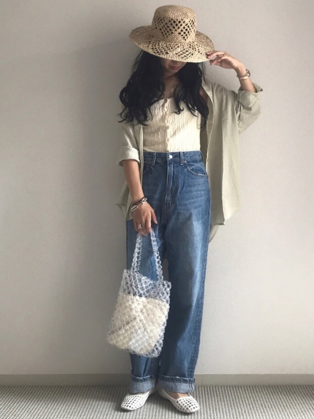 「auntmarie's 、アントマリーズ、lineastoria、リネアストリア、シャツ、ビッグシルエット、ビーズバッグ、メッシュパンプス」｜「BEAUTY&YOUTH UNITED ARROWSのBY メッシュフラットパンプス（パンプス、ホワイト系）」を使った、yukariさん（レディース・168cm）の夏コーディネートの1枚目の写真