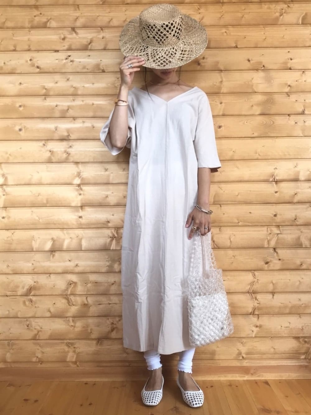 「ラジエム、lagemme、リネンワンピース、レギンス、ビーズバッグ、むぎわら帽子、ワントーンコーデ、ロングワンピース、ワンピース×レギンス」｜「Ungridの透かし編みHAT（ハット、ベージュ系）」を使った、yukariさん（レディース・168cm）の夏コーディネートの1枚目の写真