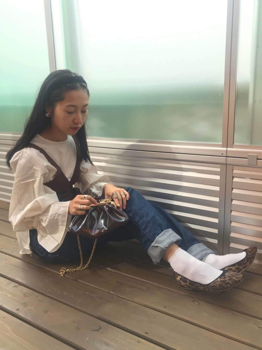 「アロムリリー、Arumlily、エドウィン、EDWIN、インタベ、デニム、PR、ジーンズ、ブラウス、ビスチェ」｜「Arumlilyの【Arumlily】 ニットビスチェアンサンブルブラウス（シャツ/ブラウス、ブラウン系）」を使った、yukariさん（レディース・168cm）の秋コーディネートの1枚目の写真