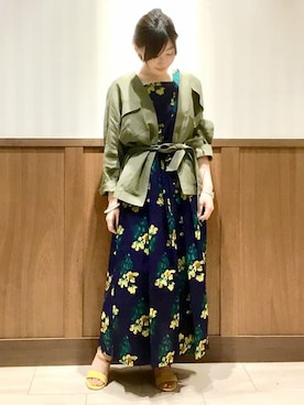 「フラワープリント」｜「アイテム（ミリタリージャケット）」を使った、土倉さん（レディース・153cm）の春コーディネート
