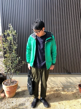 「オリーブ」｜「アイテム（マウンテンパーカー）」を使った、S.SAKさん（メンズ・172cm）の冬コーディネート