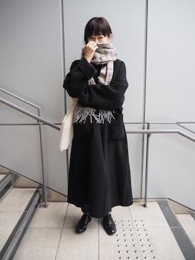 「Chaos（カオス）のアイテム（チェスターコート）」を使った、行木由香里さん（レディース・168cm）の冬コーディネート