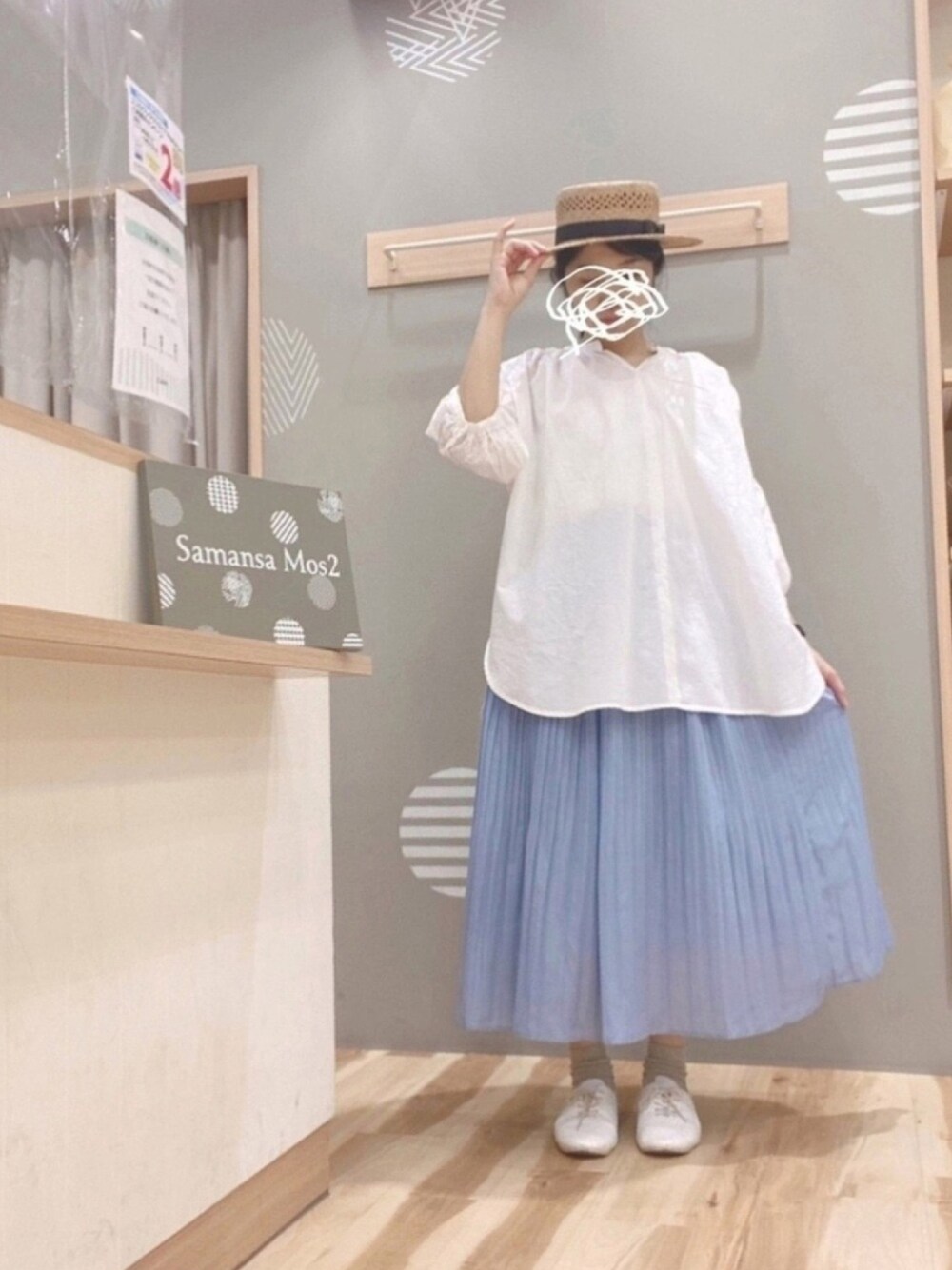 「Samansa Mos2、サマンサ モスモス(Samansa Mos2)、チュニック、プリーツスカート、カンカン帽、夏コーデ、シンプル、ナチュラル、お洒落さんとつながりたい、いいね&フォロー よろしくお願いします☺︎」｜「Samansa Mos2の七分袖刺繍スキッパーチュニック（シャツ/ブラウス、ホワイト系）」を使った、344.☺︎さん（レディース・160cm）の春コーディネートの1枚目の写真