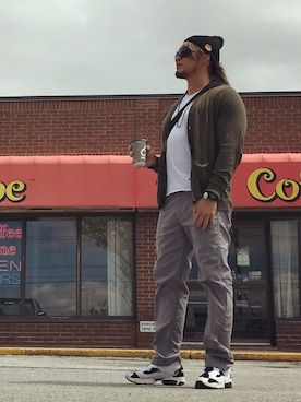 「8100（ハッセンヒャク）のアイテム」を使った、棚橋弘至さん（メンズ・181cm）の春コーディネート