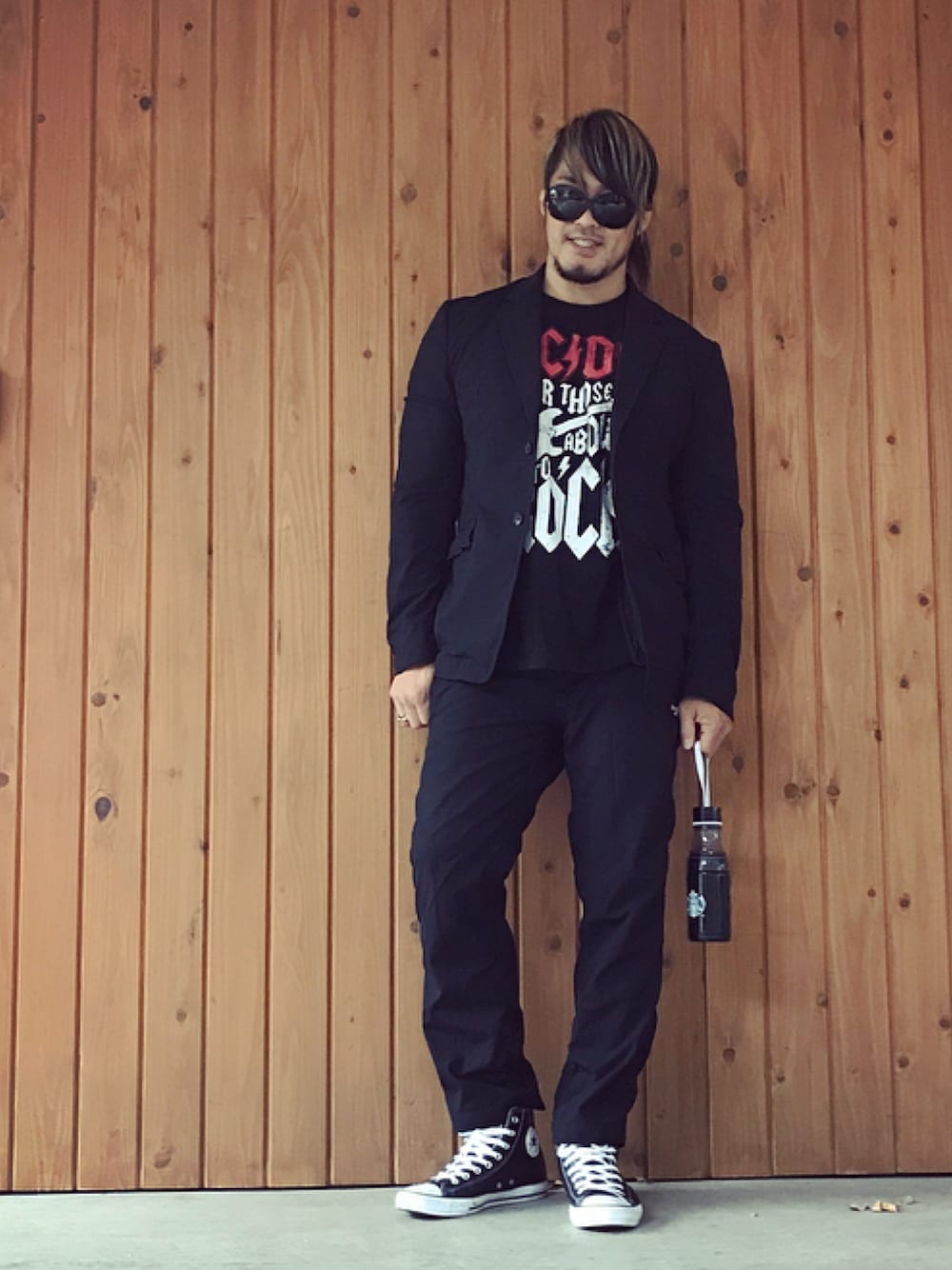 「TOM FORDのアイテム（サングラス、ブラック系）」を使った、棚橋弘至さん（メンズ・181cm）の春コーディネートの1枚目の写真