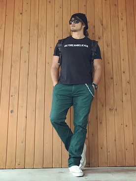 「PINECONE（パインコーン）のアイテム（パンツ）」を使った、棚橋弘至さん（メンズ・181cm）の夏コーディネート