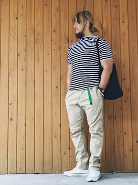 「ROKX（ロックス）のアイテム（チノパンツ）」を使った、棚橋弘至さん（メンズ・181cm）の夏コーディネート