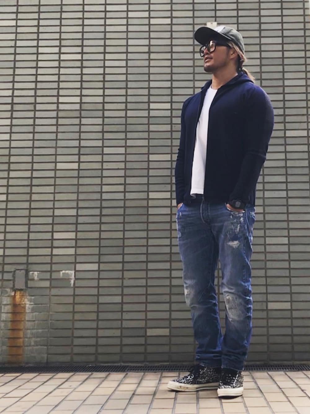 「大阪、アイラブCONVERSE」｜「FREE CITYのアイテム（キャップ、グリーン系）」を使った、棚橋弘至さん（メンズ・181cm）の冬コーディネートの1枚目の写真