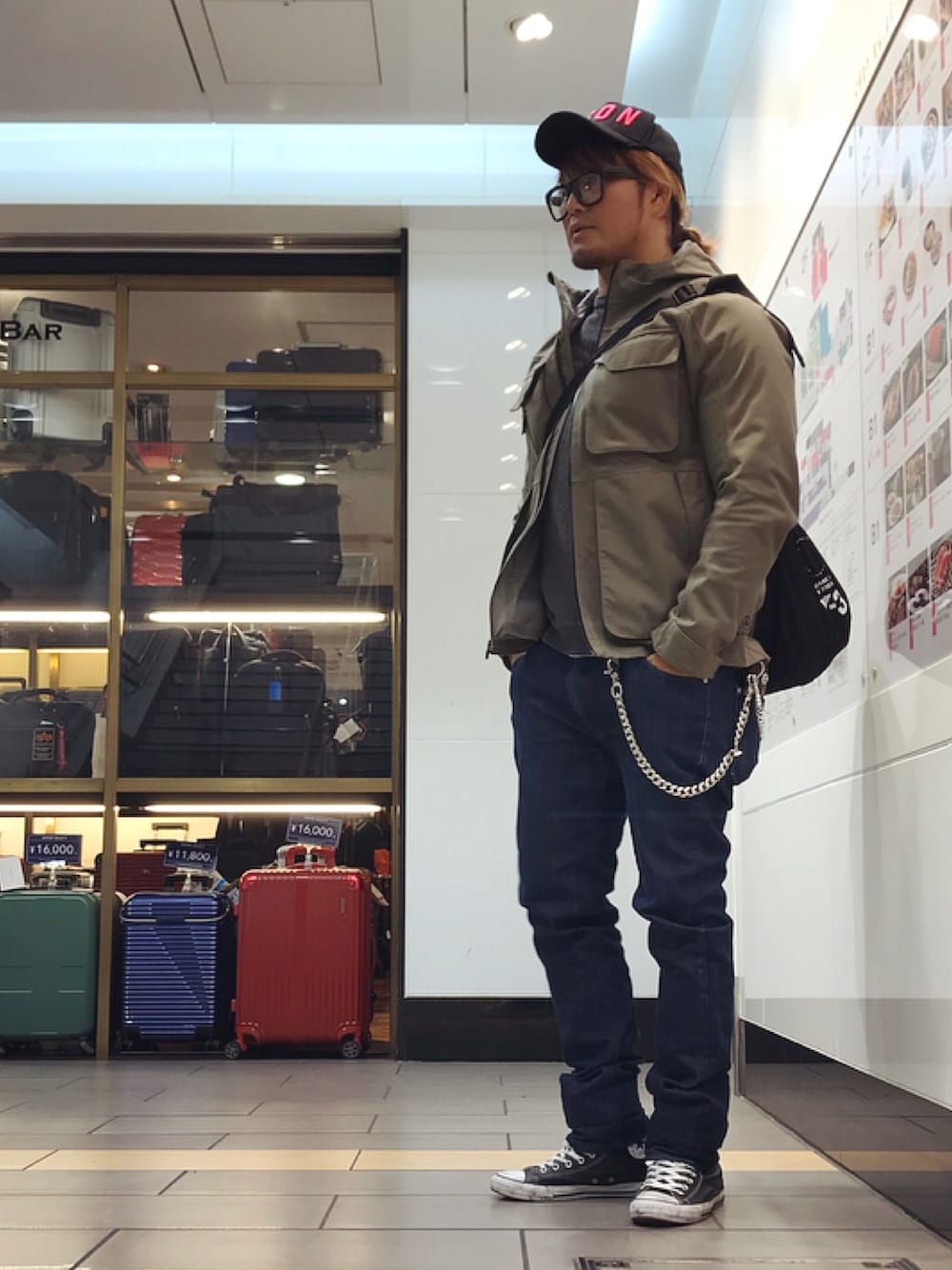 「東京駅」｜「DSQUARED2のアイテム（キャップ、ブラック系）」を使った、棚橋弘至さん（メンズ・181cm）の春コーディネートの1枚目の写真
