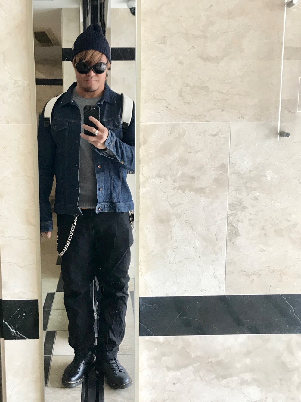 「TOM FORDのアイテム（サングラス、ブラック系）」を使った、棚橋弘至さん（メンズ・181cm）の春コーディネートの1枚目の写真