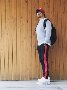 「A.P.C.（アーペーセー）のアイテム（スウェット）」を使った、棚橋弘至さん（メンズ・181cm）の春コーディネート