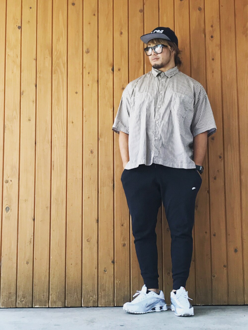 「新日本プロレス道場」｜「LOW IQ 01のアイテム（キャップ、ブラック系）」を使った、棚橋弘至さん（メンズ・181cm）の夏コーディネートの1枚目の写真