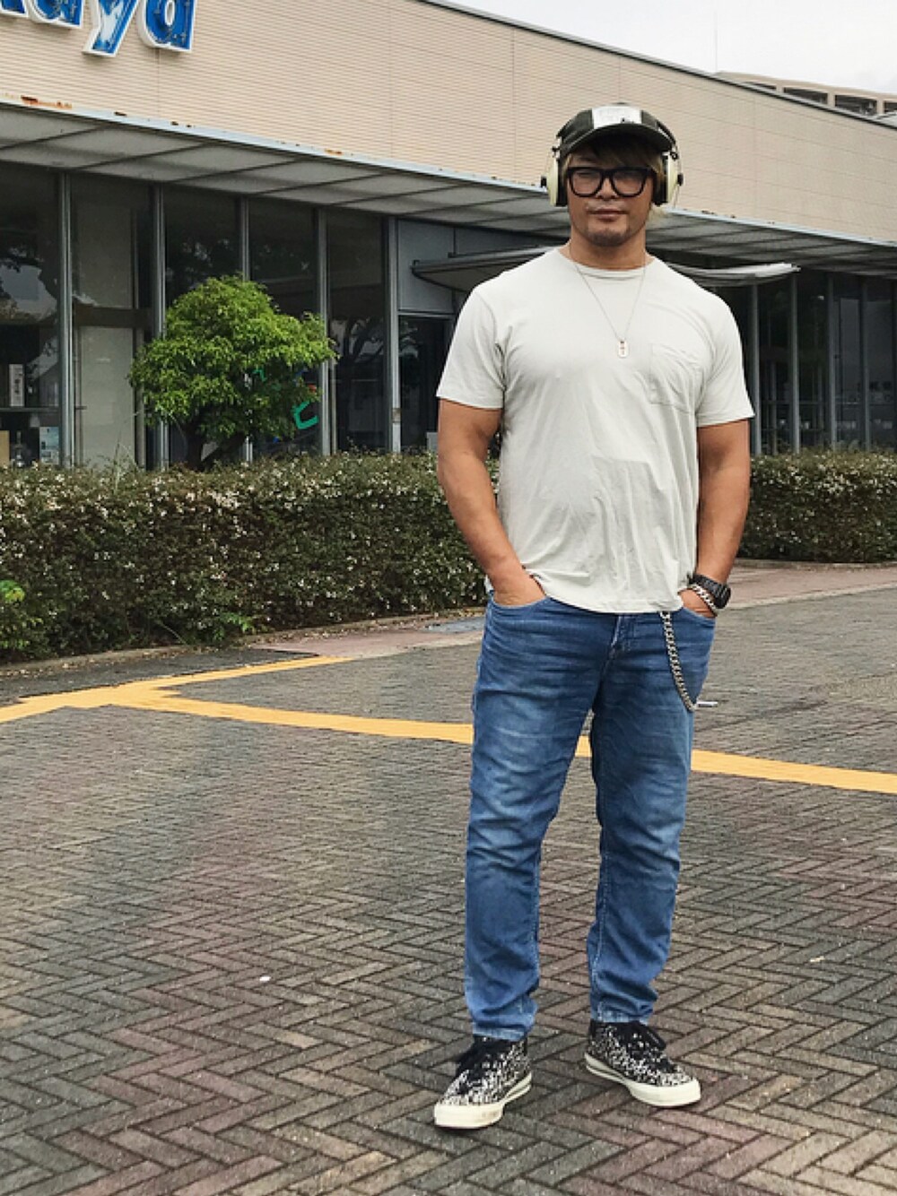 「富士市」｜「FREE CITYのアイテム（キャップ、グリーン系）」を使った、棚橋弘至さん（メンズ・181cm）の秋コーディネートの1枚目の写真