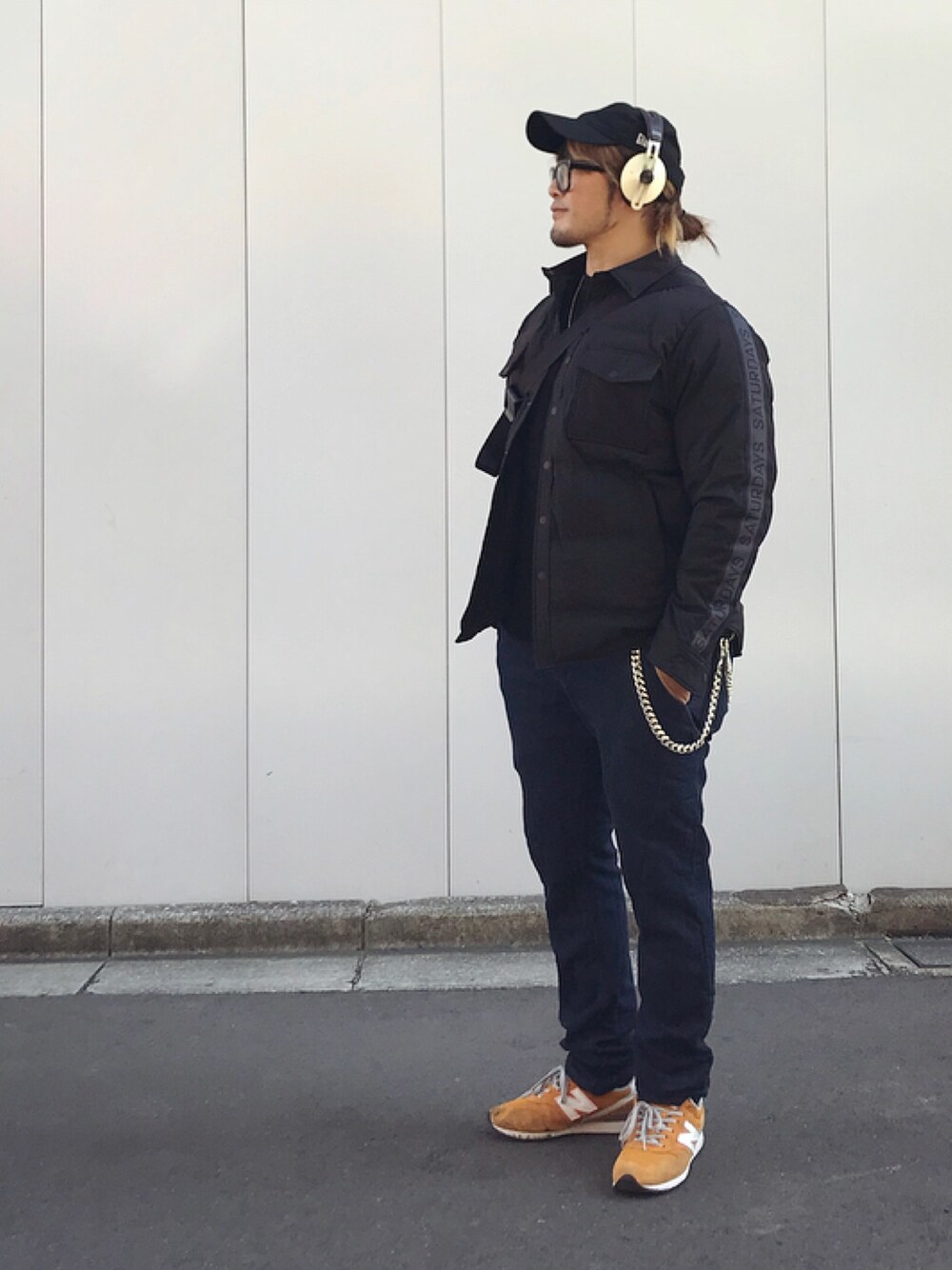 「等々力」｜「NEW ERAのアイテム（キャップ、ブラック系）」を使った、棚橋弘至さん（メンズ・181cm）の秋コーディネートの1枚目の写真