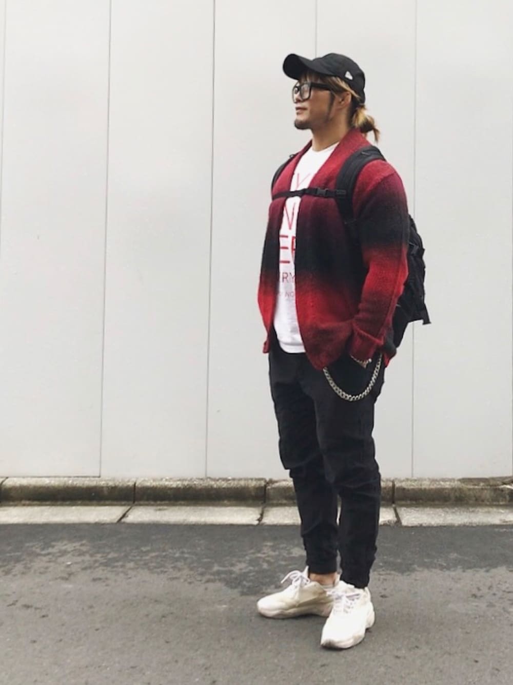 「CHICKENNOT」｜「NEW ERAのアイテム（キャップ、ブラック系）」を使った、棚橋弘至さん（メンズ・181cm）の秋コーディネートの1枚目の写真