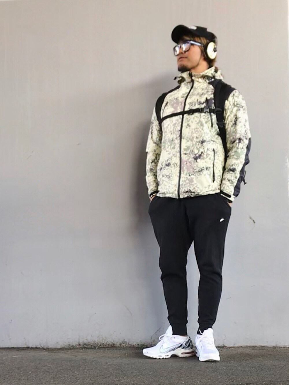 「プロレスラー」｜「THE NORTH FACEのアイテム（キャップ、ブラック系）」を使った、棚橋弘至さん（メンズ・181cm）の秋コーディネートの1枚目の写真