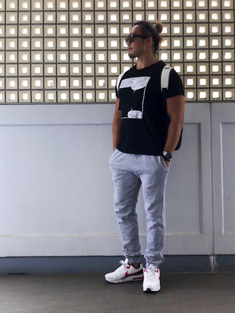 「Ron Hermanのアイテム（Tシャツ/カットソー、ブラック系）」を使った、棚橋弘至さん（メンズ・181cm）の夏コーディネートの1枚目の写真