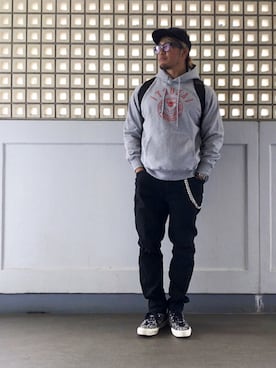 「HELMUT LANG（ヘルムートラング）のアイテム（キャップ）」を使った、棚橋弘至さん（メンズ・181cm）の秋コーディネート