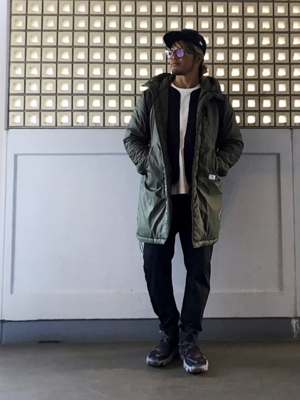 「NIKE、NEW ERA、BEDWIN & THE HEARTBREAKERS」｜「NEW ERAのアイテム（キャップ、ブラック系）」を使った、棚橋弘至さん（メンズ・181cm）の秋コーディネートの1枚目の写真