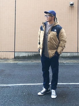 「アイテム（ダウンジャケット/コート、ベージュ系）」を使った、棚橋弘至さん（メンズ・181cm）の春コーディネート