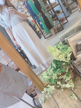 「しまむら（シマムラ）のアイテム（ジャンパースカート、ベージュ系）」を使った、わーさん（レディース・147cm）の春コーディネート