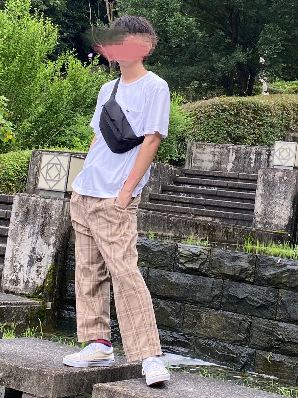 「おしゃれさんと繋がりたい、シンプル、カジュアル、スニーカーコーデ、夏だ！Tシャツ着よう！、ラコステ、LACOSTE、いいね、save、フォローお願いします🤑」｜「LACOSTEのベーシッククルーネックポケットTシャツ (半袖)（Tシャツ/カットソー、ホワイト系）」を使った、まささん（メンズ・168cm）の夏コーディネートの1枚目の写真