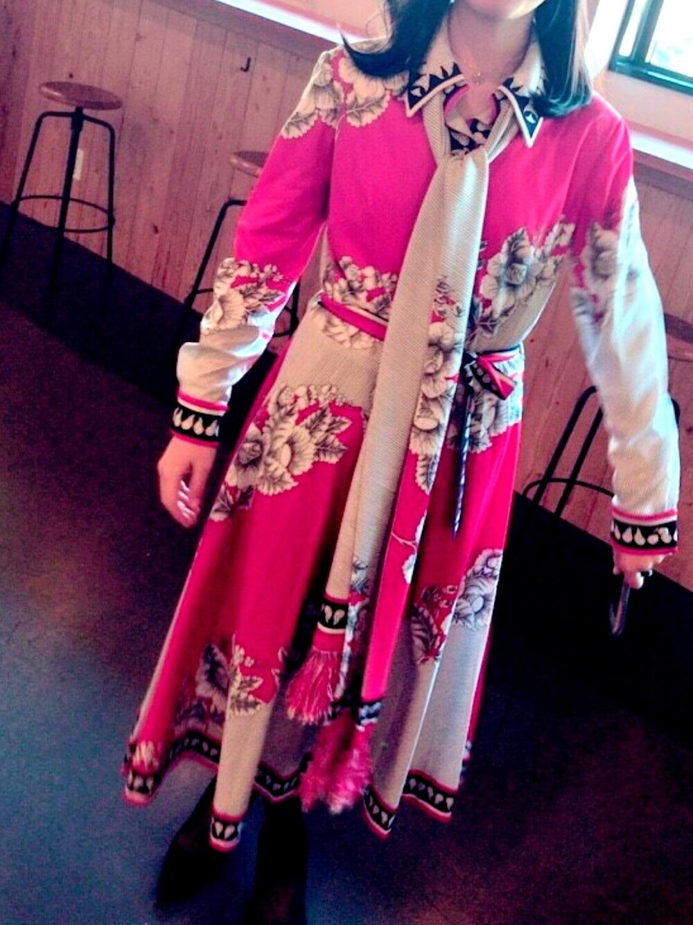 「PARTY、flower、girl、結婚式、red、ワンピース、France、used、三重県、伊勢市」｜「Il Bussettoのアイテム（ワンピース、レッド系）」を使った、mami hamaさん（レディース・160cm）の冬コーディネートの1枚目の写真