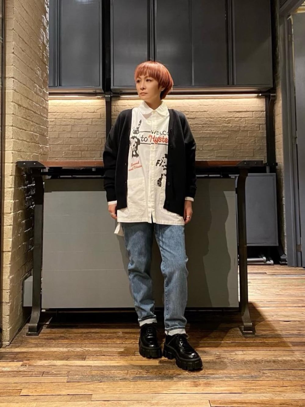 HYSTERIC GLAMOUR ヒステリックグラマー  01213AH06 ﾌﾞﾗｯｸ WELCOME TO HYS TIME ｵｰﾊﾞｰｻｲｽﾞｼｬﾂ F HYSTERIC GLAMOUR（ヒステリックグラマー）の「WELCOME TO HYS TIME