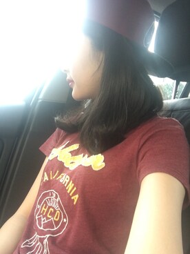 「Hollister（ホリスター）のアイテム（Tシャツ/カットソー、レッド系）」を使った、Onestore欧洲代购さん（レディース）の春コーディネート