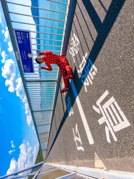 「ZOZO（ゾゾ）のアイテム（トップス、レッド系）」を使った、 赤ゾゾスーツの旅人 まきこうさん（メンズ）の秋コーディネート