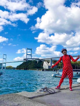 「ZOZO（ゾゾ）のアイテム（トップス、レッド系）」を使った、 赤ゾゾスーツの旅人 まきこうさん（メンズ）の秋コーディネート