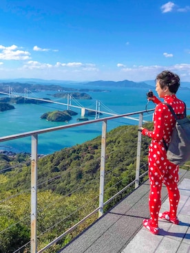 「ZOZO（ゾゾ）のアイテム（トップス、レッド系）」を使った、 赤ゾゾスーツの旅人 まきこうさん（メンズ）の秋コーディネート