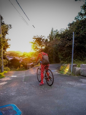 「ZOZO（ゾゾ）のアイテム（トップス、レッド系）」を使った、 赤ゾゾスーツの旅人 まきこうさん（メンズ）の秋コーディネート