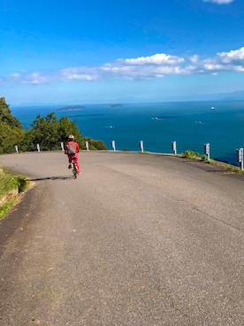 「ZOZO（ゾゾ）のアイテム（トップス、レッド系）」を使った、 赤ゾゾスーツの旅人 まきこうさん（メンズ）の秋コーディネート