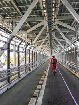 「ZOZO（ゾゾ）のアイテム（トップス、レッド系）」を使った、 赤ゾゾスーツの旅人 まきこうさん（メンズ）の秋コーディネート