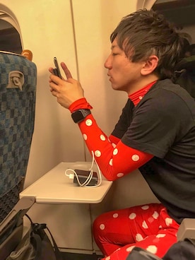 「ZOZO（ゾゾ）のアイテム（トップス、レッド系）」を使った、 赤ゾゾスーツの旅人 まきこうさん（メンズ）の秋コーディネート