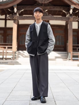 Uiscel ドライマルチポケットベストを使ったショップスタッフのメンズ 