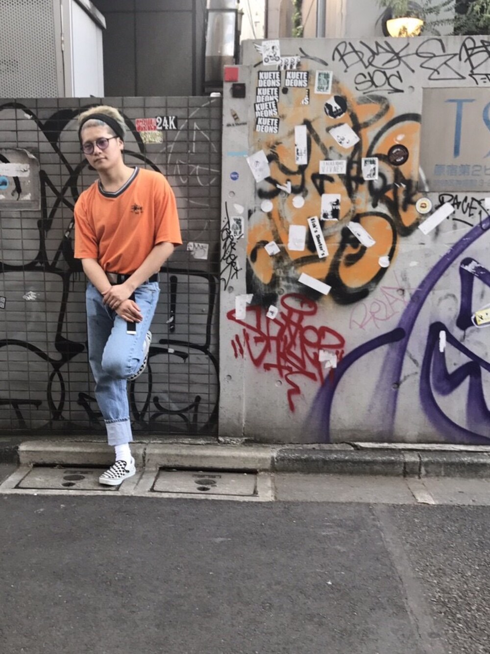 「stussy、VANS、古着、Levi's、ootd、90’s」｜「STUSSYのアイテム（Tシャツ/カットソー、オレンジ系）」を使った、しょーやさん（メンズ・170cm）の夏コーディネートの1枚目の写真