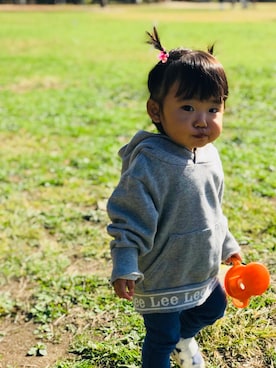 「1歳3ヶ月」｜「アイテム（スウェット）」を使った、なつなさん（キッズ・70cm）の秋コーディネート